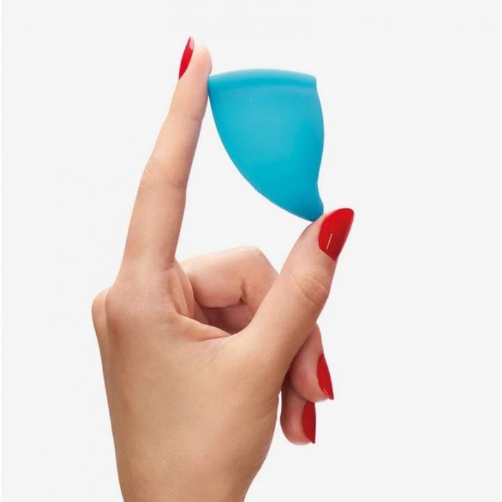 Mały kubeczek menstruacyjny marki Fun Factory + torebka do przechowywania gratis