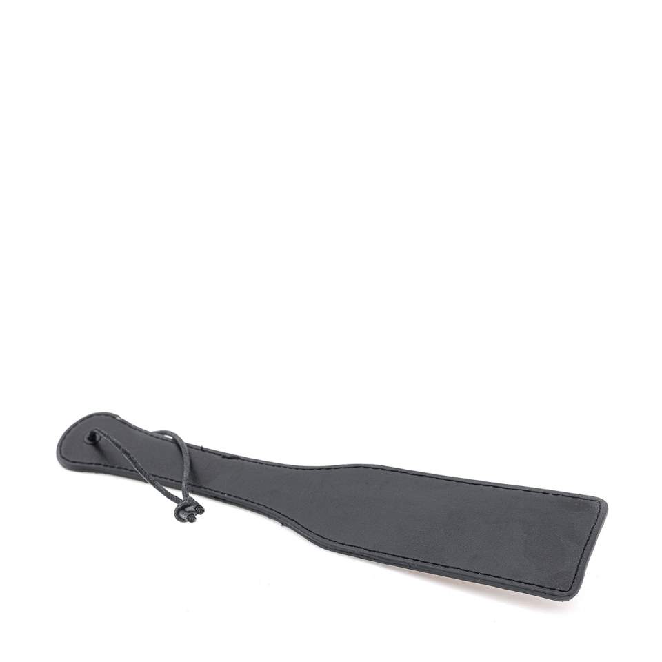 Czarna packa z czerwonym haftem – 32,5 cm