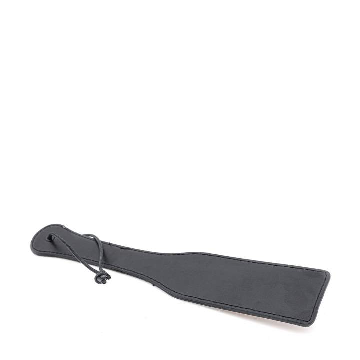 Czarna packa z czerwonym haftem – 32,5 cm
