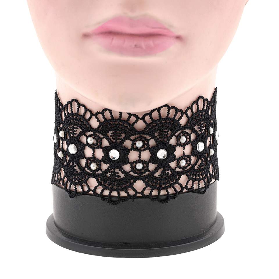 Czarny haftowany choker z perełkami i cyrkoniami