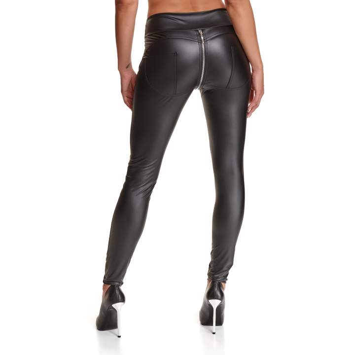 Czarne legginsy z wet looka marki Demoniq Maddalena